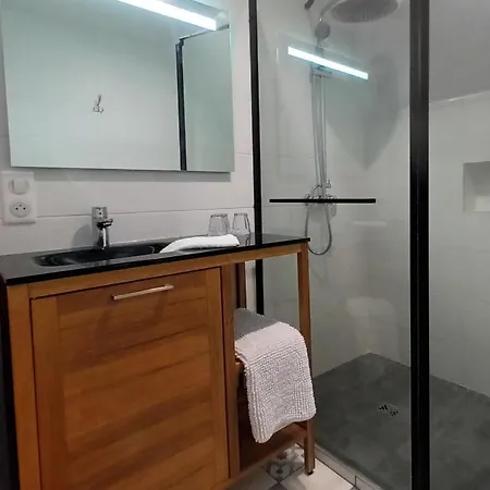 לינה וארוחת בוקר Manoir De Pierreville