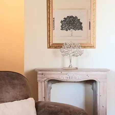 Manoir De Pierreville Bed and Breakfast