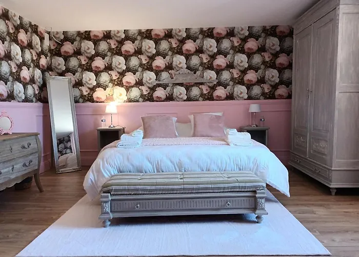 Manoir De Pierreville Bed & Breakfast