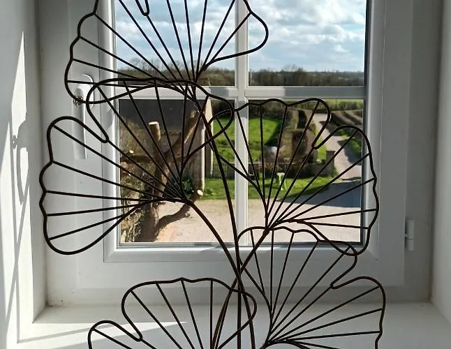 Manoir De Pierreville Bed & Breakfast