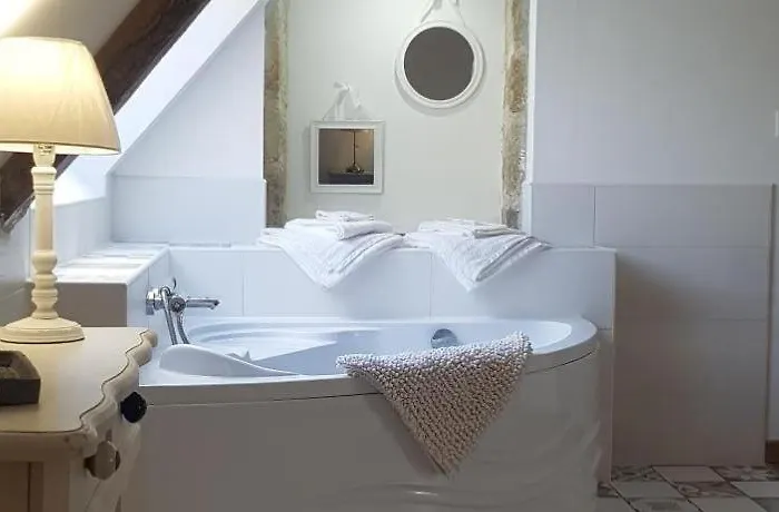 Manoir De Pierreville Bed & Breakfast 3*